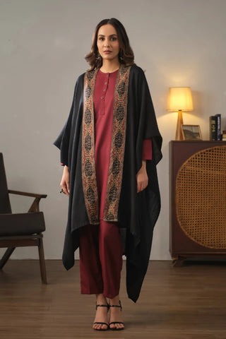 Manto's Unisex Black Acrylic Cape with Urdu Calligraphy