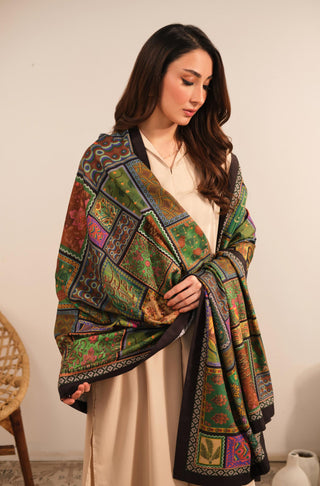 Manto's Unisex Green & Black Odhni with Urdu Calligraphy