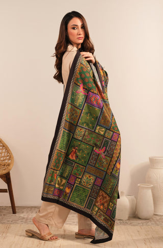 Manto's Unisex Green & Black Odhni with Urdu Calligraphy