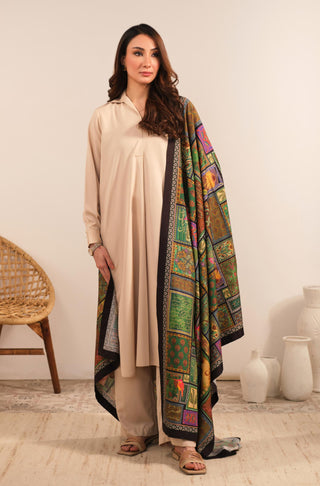 Manto's Unisex Green & Black Odhni with Urdu Calligraphy