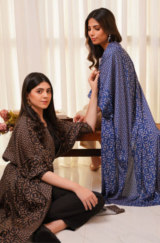 Shopmanto, wear manto, manto clothing brand, manto pakistan, ladies clothing brand, urdu calligraphy clothing, ladies outerwear cape shrug, wear manto women blue and beige front open soft crepe upper cape Ayra shrug with urdu calligraphy
