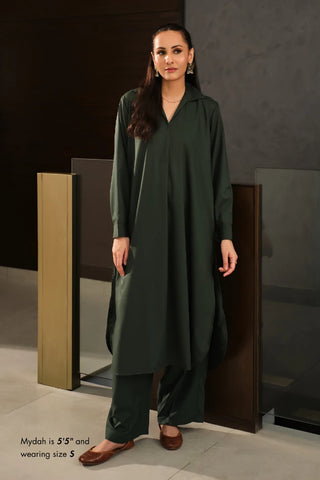 Shopmanto, wear manto, manto clothing brand, manto pakistan, ladies clothing brand, urdu calligraphy clothing, wearmanto women's collection wash n wear 2 piece solid emerald green colour kurta and pajama mira set, women 2 piece solid coord set