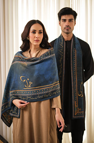 Duo shot of Manto's Unisex Double Sided Blue Chirag Stole featuring Urdu Calligraphy