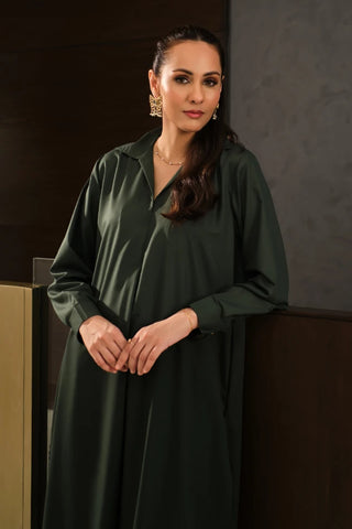 Shopmanto, wear manto, manto clothing brand, manto pakistan, ladies clothing brand, urdu calligraphy clothing, wearmanto women's collection wash n wear 2 piece solid emerald green colour kurta and pajama mira set, women 2 piece solid coord set