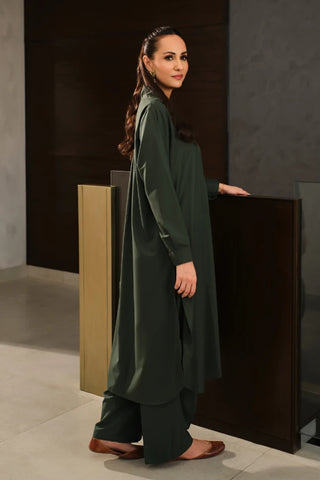 Shopmanto, wear manto, manto clothing brand, manto pakistan, ladies clothing brand, urdu calligraphy clothing, wearmanto women's collection wash n wear 2 piece solid emerald green colour kurta and pajama mira set, women 2 piece solid coord set