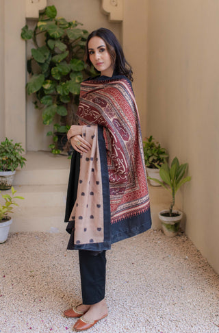 Shopmanto, wear manto, odhni, shawl, chaddar, manto odhni, manto scarves, manto stoles, manto, clothing brands, women shawl, ladies shawl, women shawl in maroon, urdu calligraphy on women shawl, urdu calligraphy, urdu calligraphy clothes, manto calligraphy clothes, rashk odhni, maroon shawl, manto rashk odhni